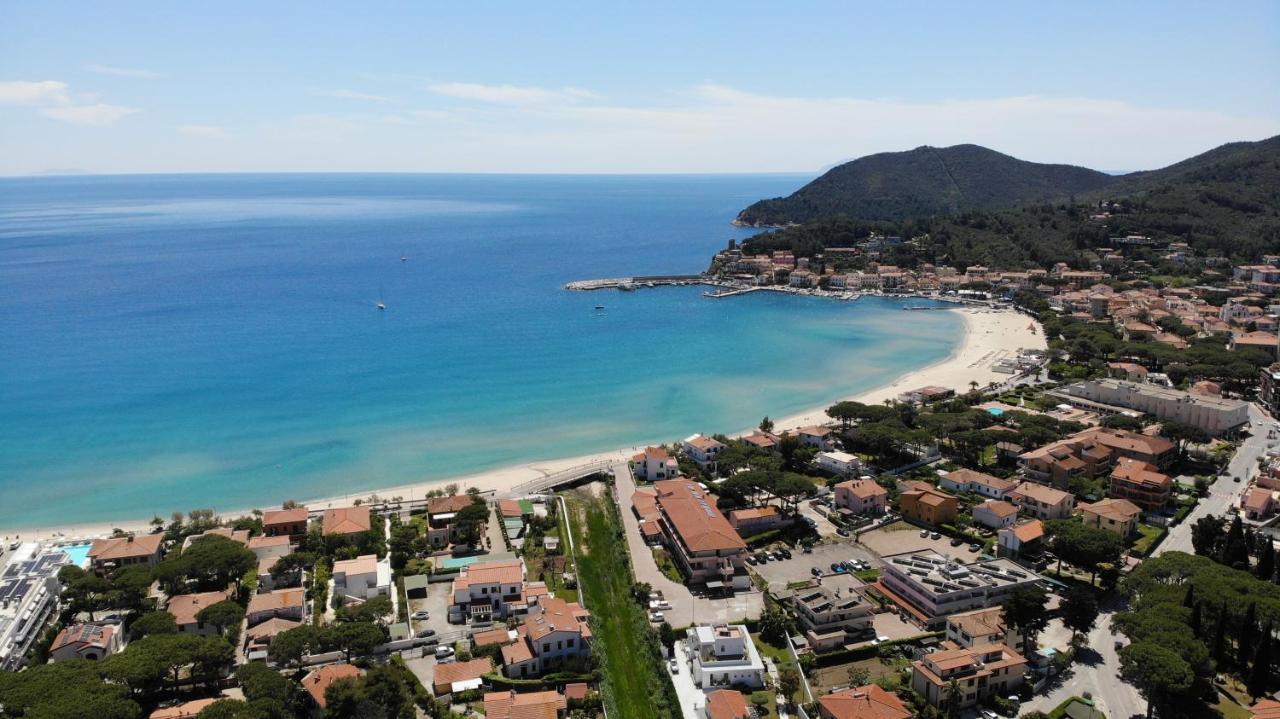 Appartamenti Sabbia - Zona Mare Con Terrazze, Clima, E Posti Auto Marina di Campo Exterior photo